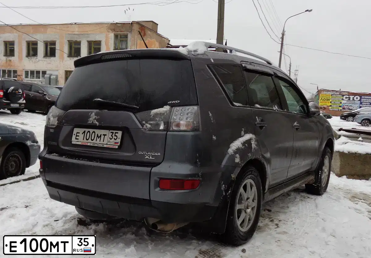 Фото автомобиля MITSUBISHI OUTLANDER, 2010 — госномер Е100МТ35. Цвет: СЕРЫЙ