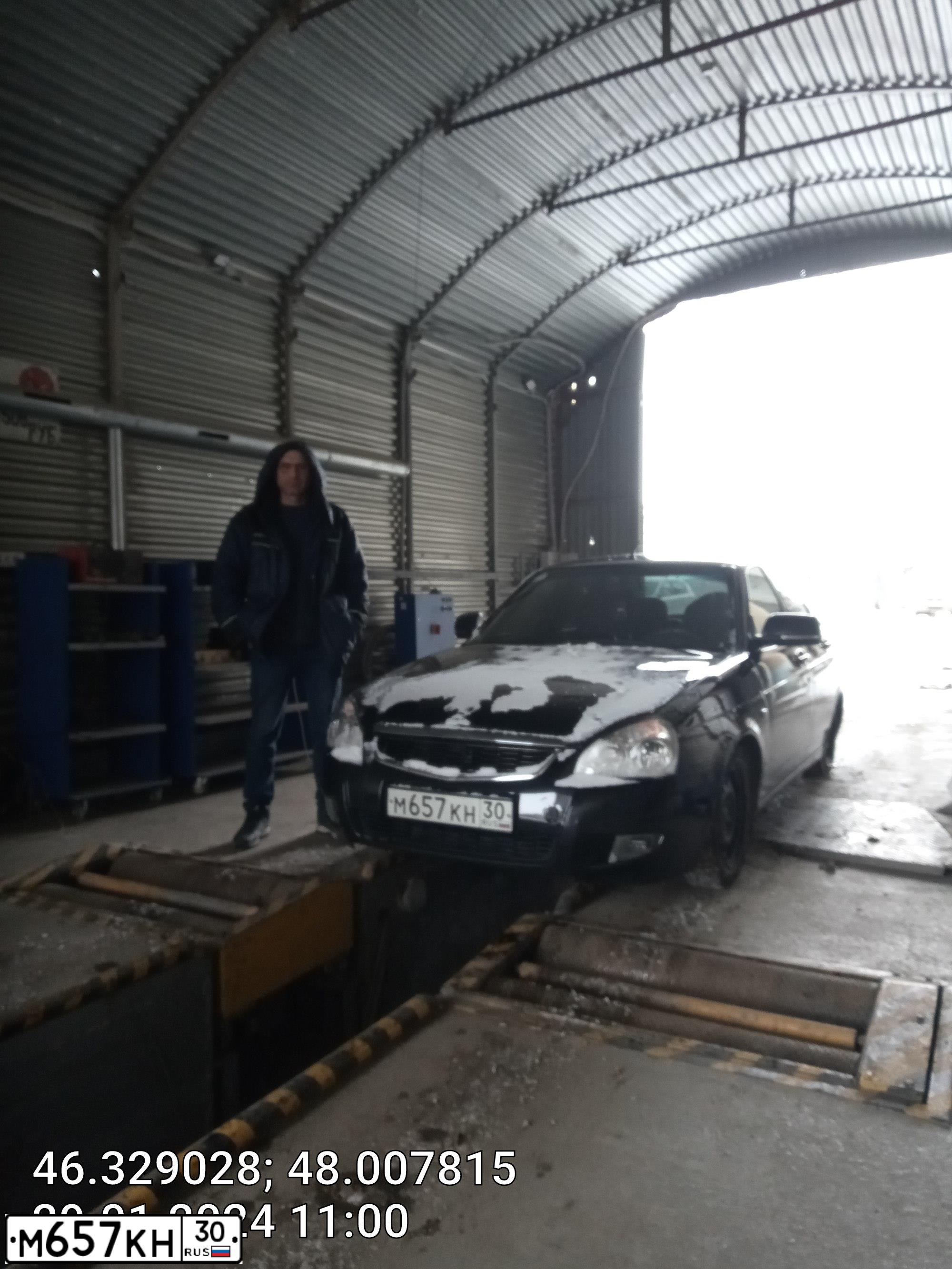 Фото автомобиля LADA 2170 PRIORA, 2007 — госномер М657КН30. Цвет: ЧЕРНЫЙ МЕТАЛЛИК