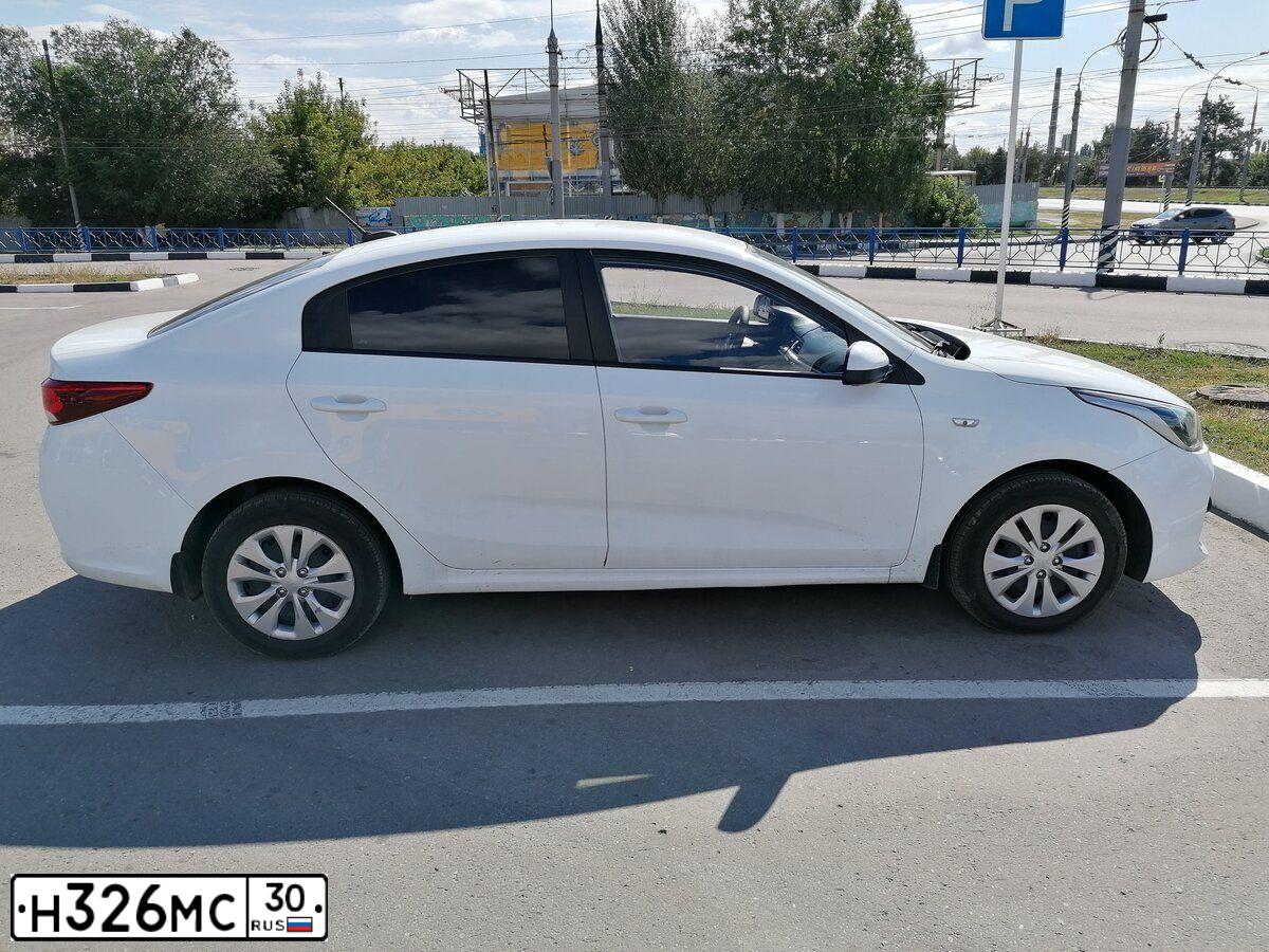 Фото автомобиля KIA RIO, 2019 — госномер К342КС164. Цвет: Белый