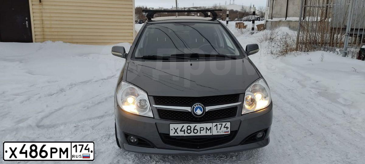 Фото автомобиля GEELY MK, 2012 — госномер К500КК774. Цвет: СТАЛЬНОЙ (СЕРЫЙ)