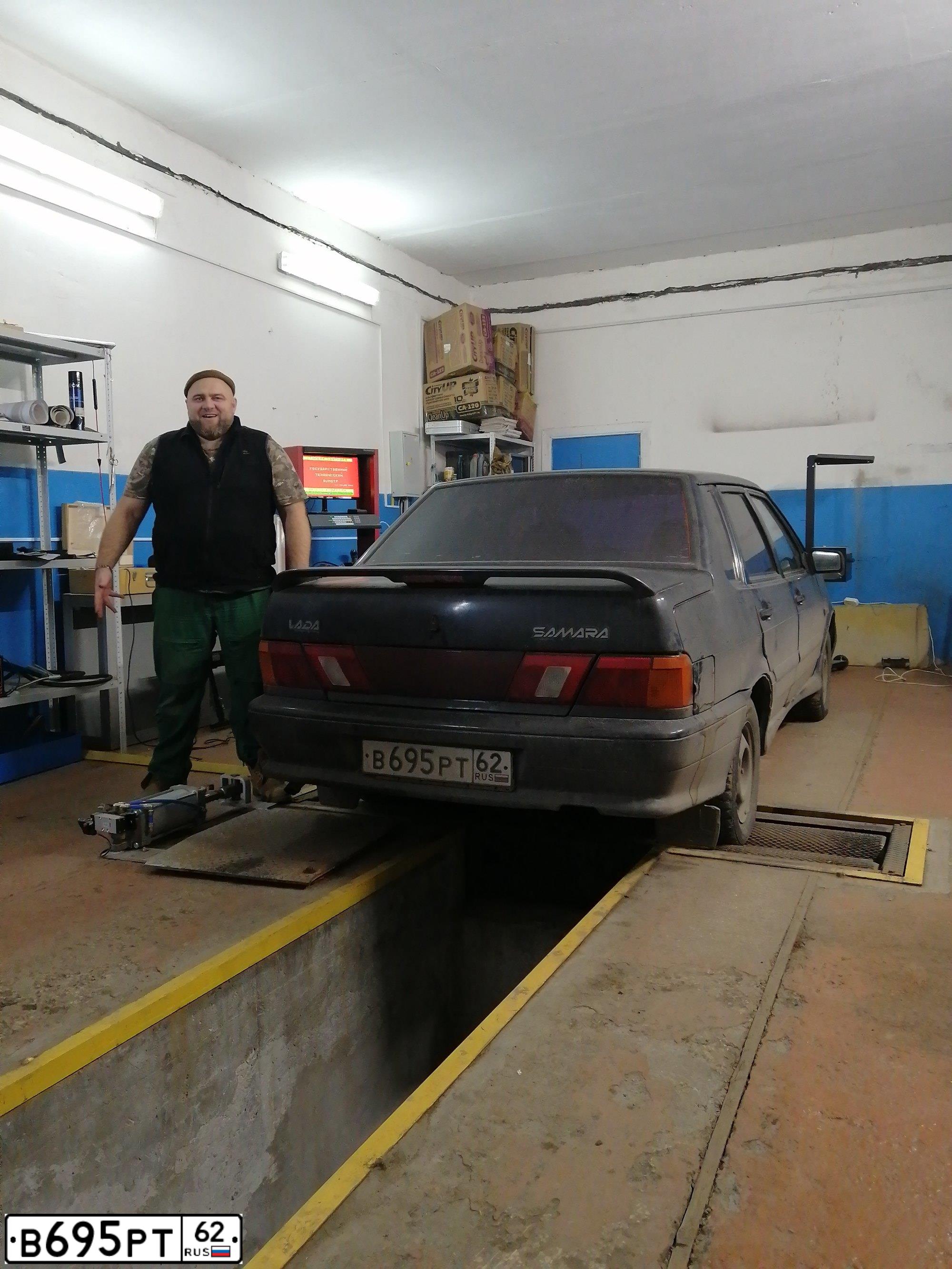 Фото автомобиля LADA 2115 SAMARA, 2008 — госномер В695РТ62. Цвет: ГРАФИТОВЫЙ МЕТАЛЛИК