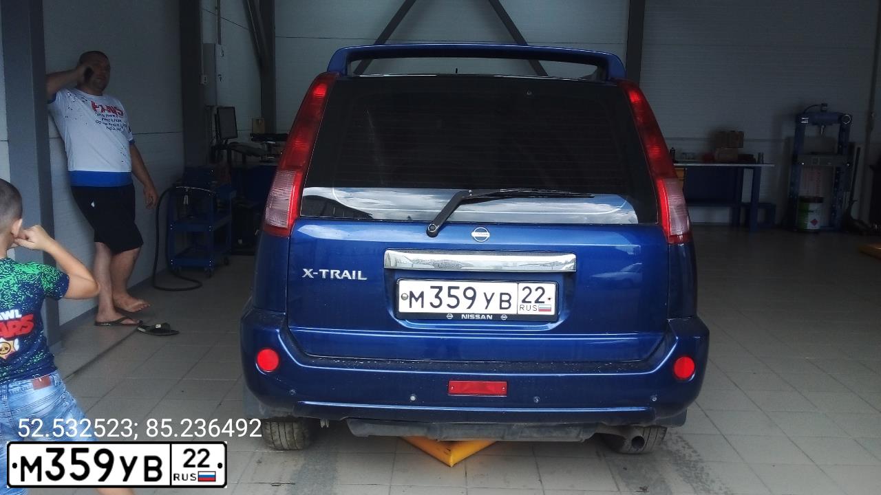 Фото автомобиля NISSAN X-TRAIL, 2005 — госномер М359УВ22. Цвет: ТЕМНО-СИНИЙ