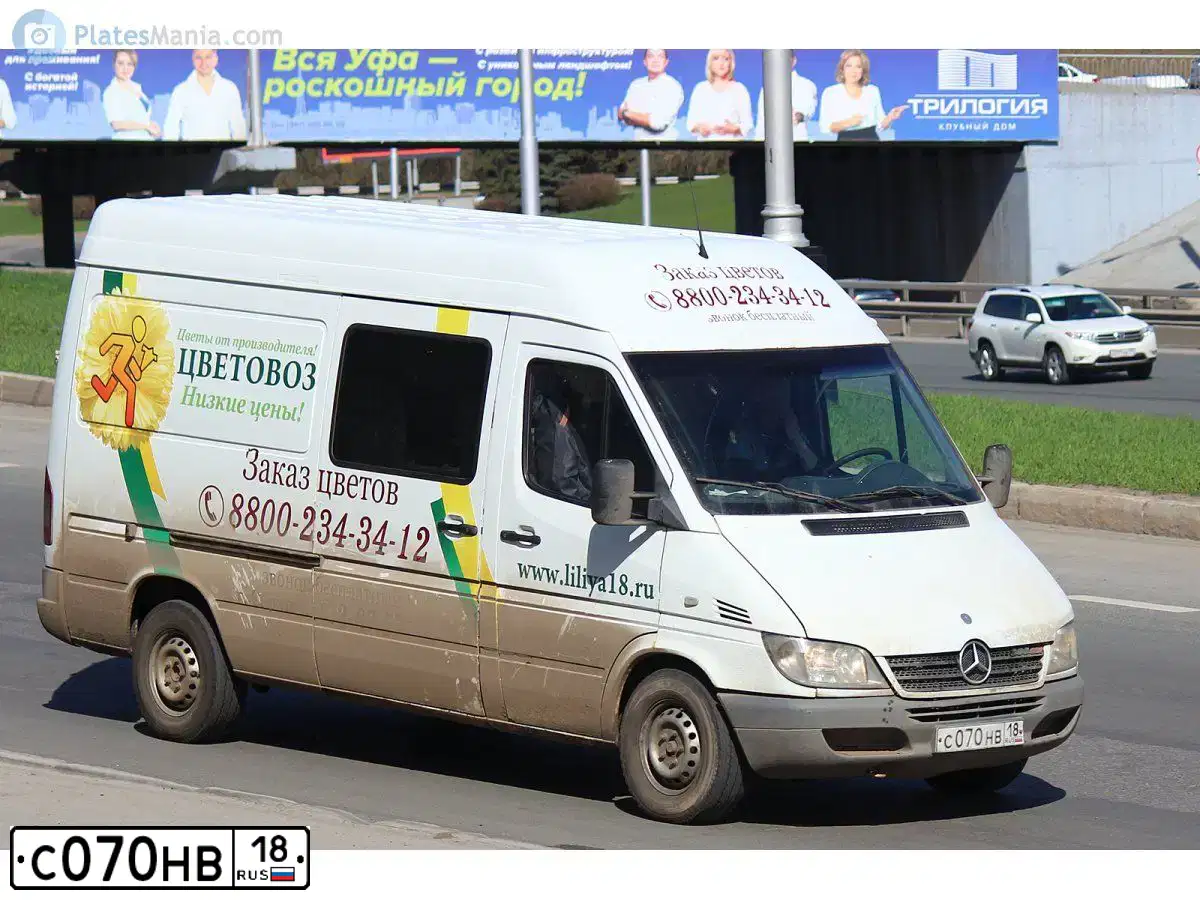 Фото автомобиля MERCEDES SPRINTER, 2003 — госномер С070НВ18. Цвет: Белый