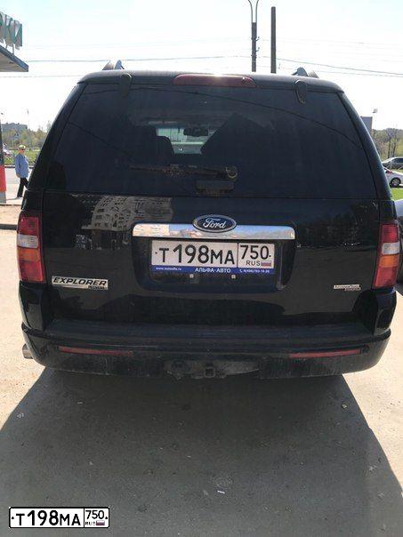 Фото автомобиля FORD EXPLORER, 2006 — госномер Е006ЕЕ190. Цвет: ЧЕРНЫЙ