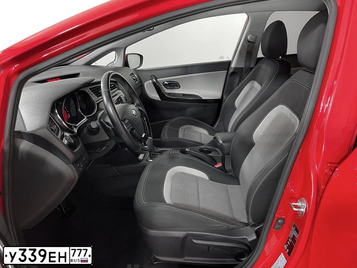 Фото автомобиля KIA CEE'D, 2014 — госномер О552АВ550. Цвет: Красный