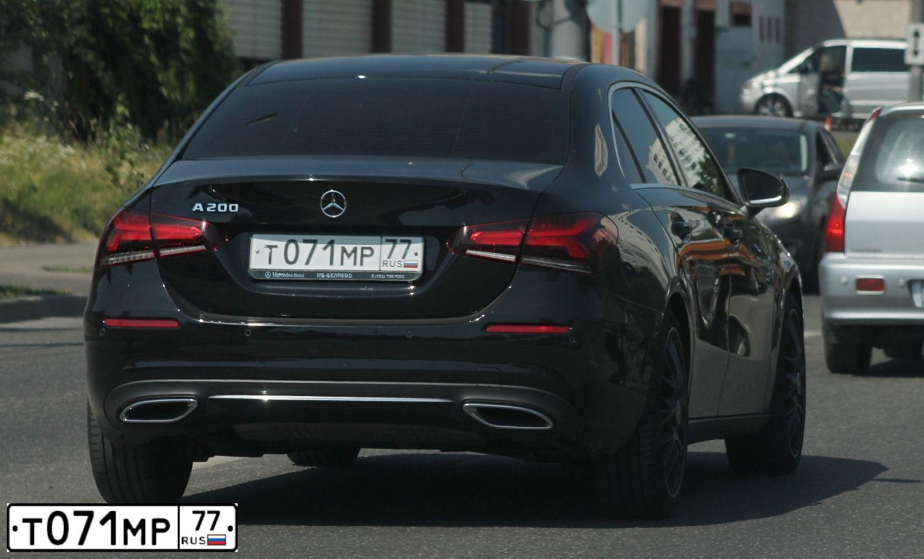 Фото автомобиля MERCEDES E-KLASSE, 1998 — госномер Т071МР77. Цвет: СТАЛЬНОЙ