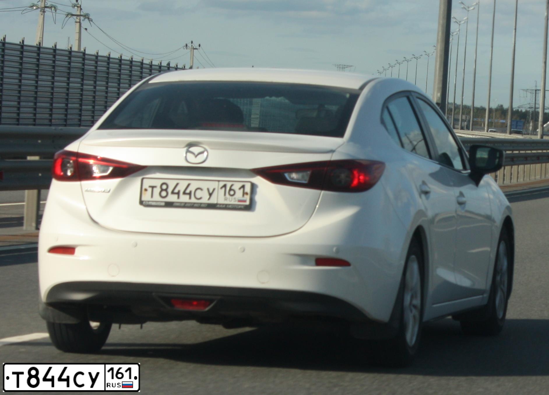 Фото автомобиля MAZDA 3, 2014 — госномер Т226ВО39. Цвет: Белый