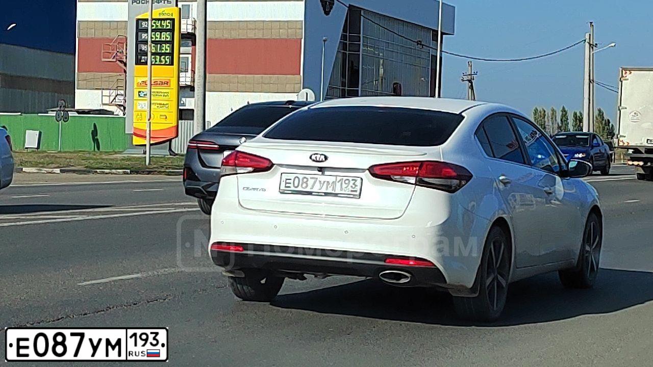 Фото автомобиля KIA CERATO, 2016 — госномер Е087УМ193. Цвет: Белый