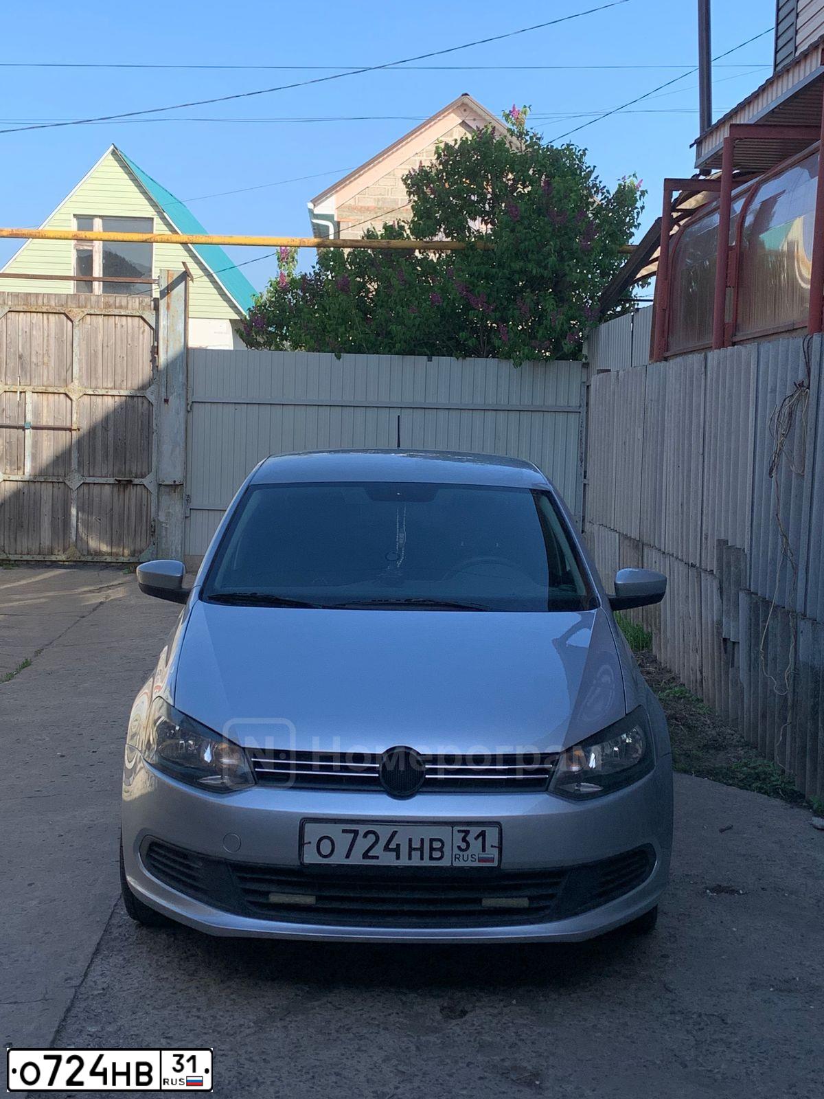 Фото автомобиля VOLKSWAGEN POLO, 2014 — госномер Н377ТУ31. Цвет: серебристый