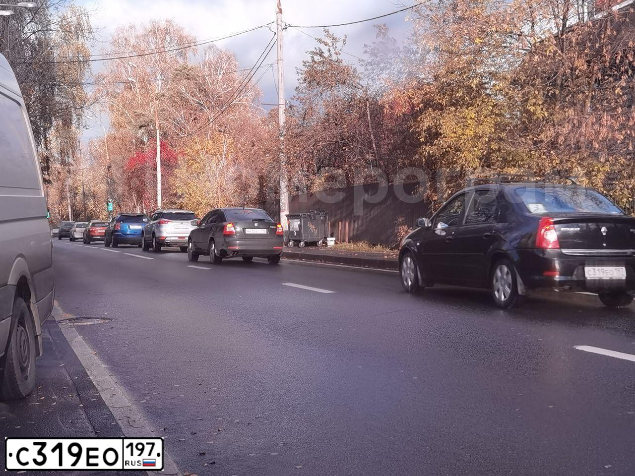 Фото автомобиля RENAULT LOGAN SR, 2010 — госномер В670СА790. Цвет: ЧЕРНЫЙ