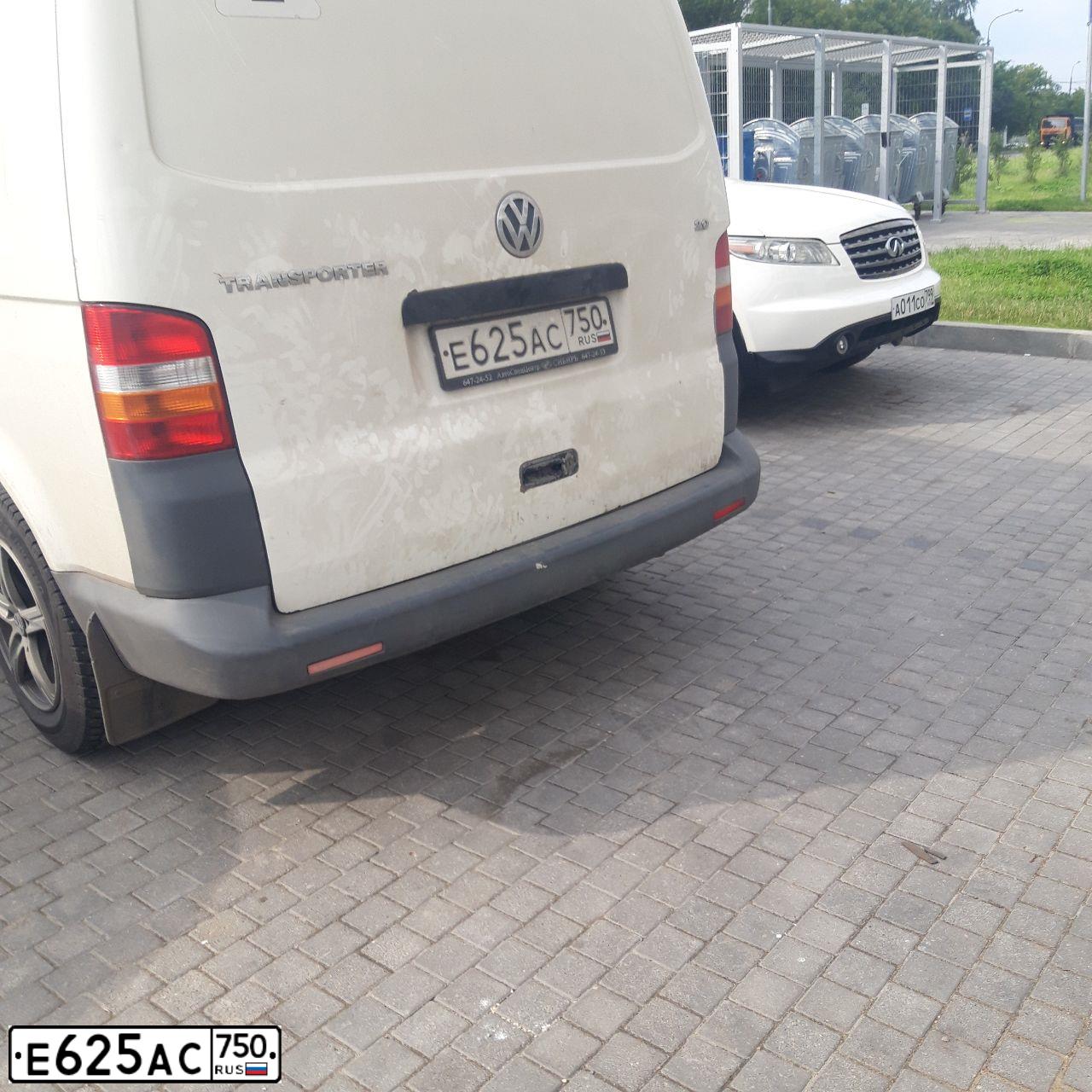 Фото автомобиля VOLKSWAGEN TRANSPORTER, 2005 — госномер Е199ХХ97. Цвет: БЕЛЫЙ