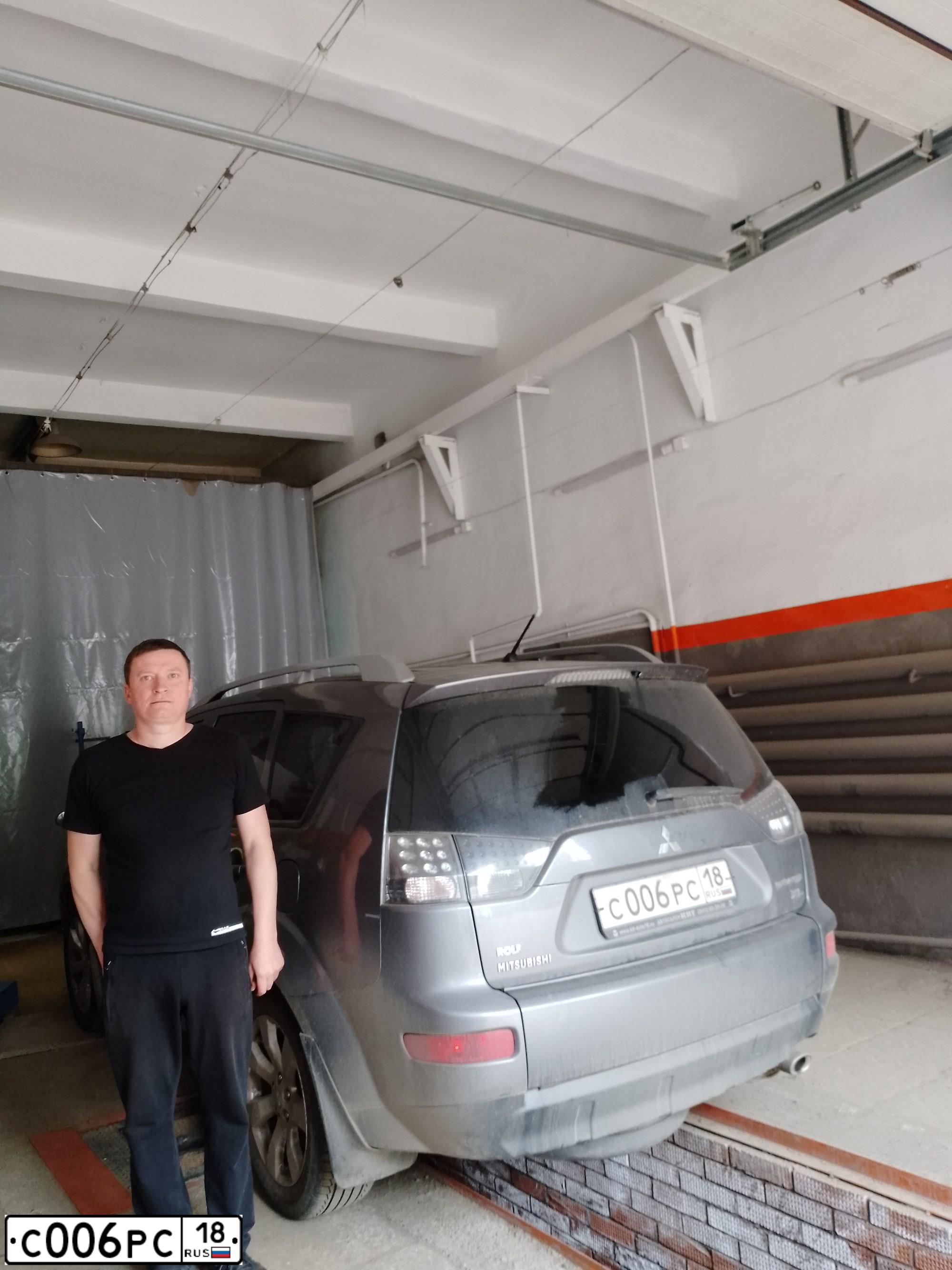 Фото автомобиля MITSUBISHI OUTLANDER, 2008 — госномер С006РС18. Цвет: СЕРЫЙ