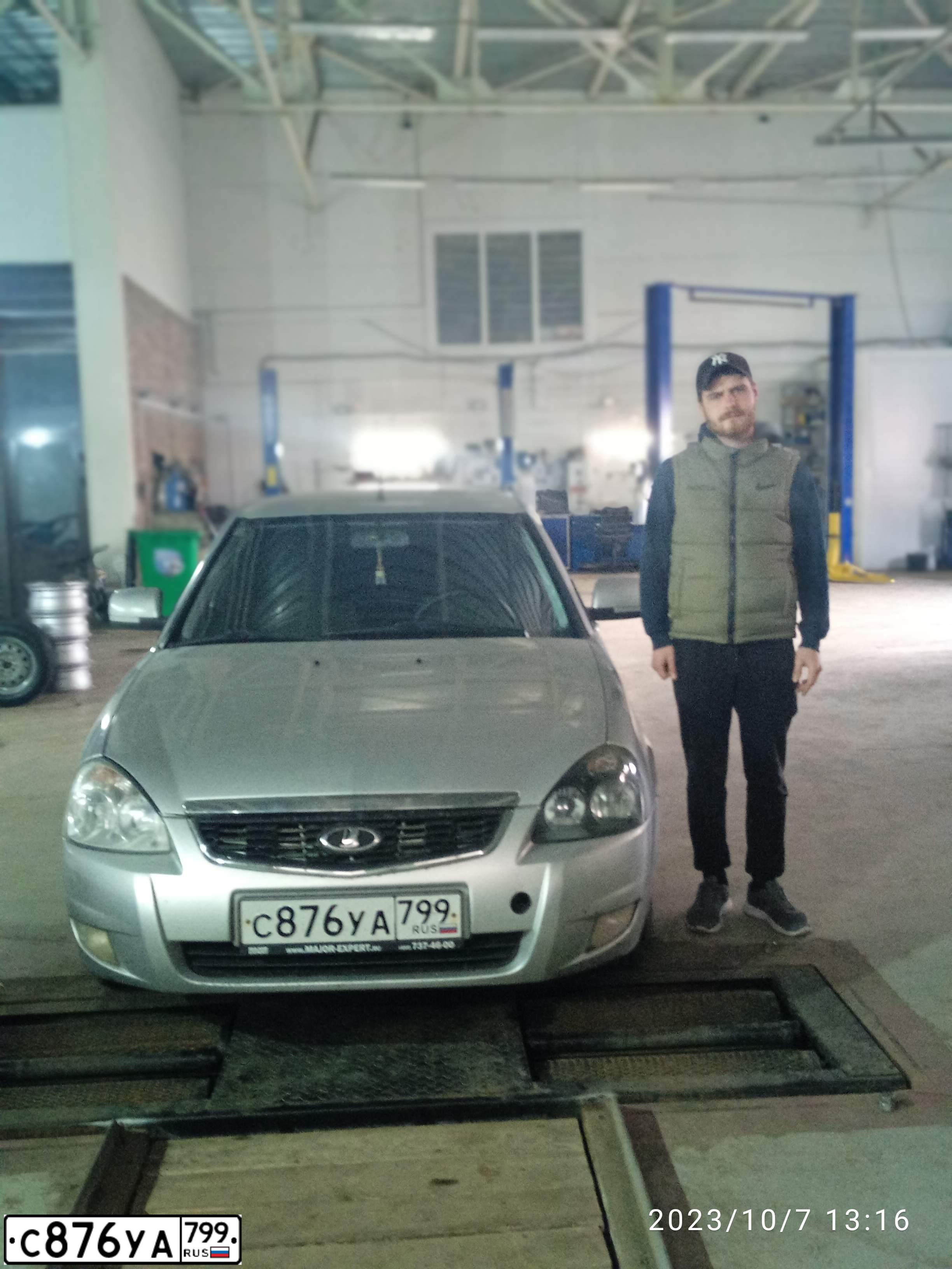 Фото автомобиля LADA 2172 PRIORA, 2012 — госномер Н642РВ69. Цвет: Светло-Серебристый металлик