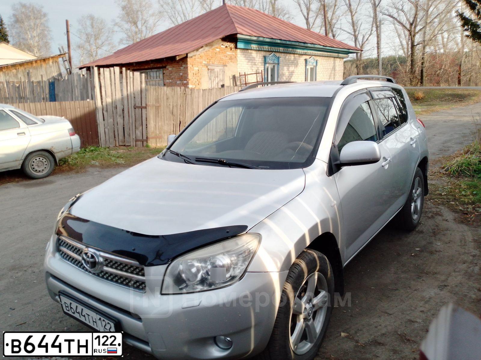 Фото автомобиля TOYOTA RAV4, 2007 — госномер Н700УМ154. Цвет: СВЕТЛО-СЕРЫЙ
