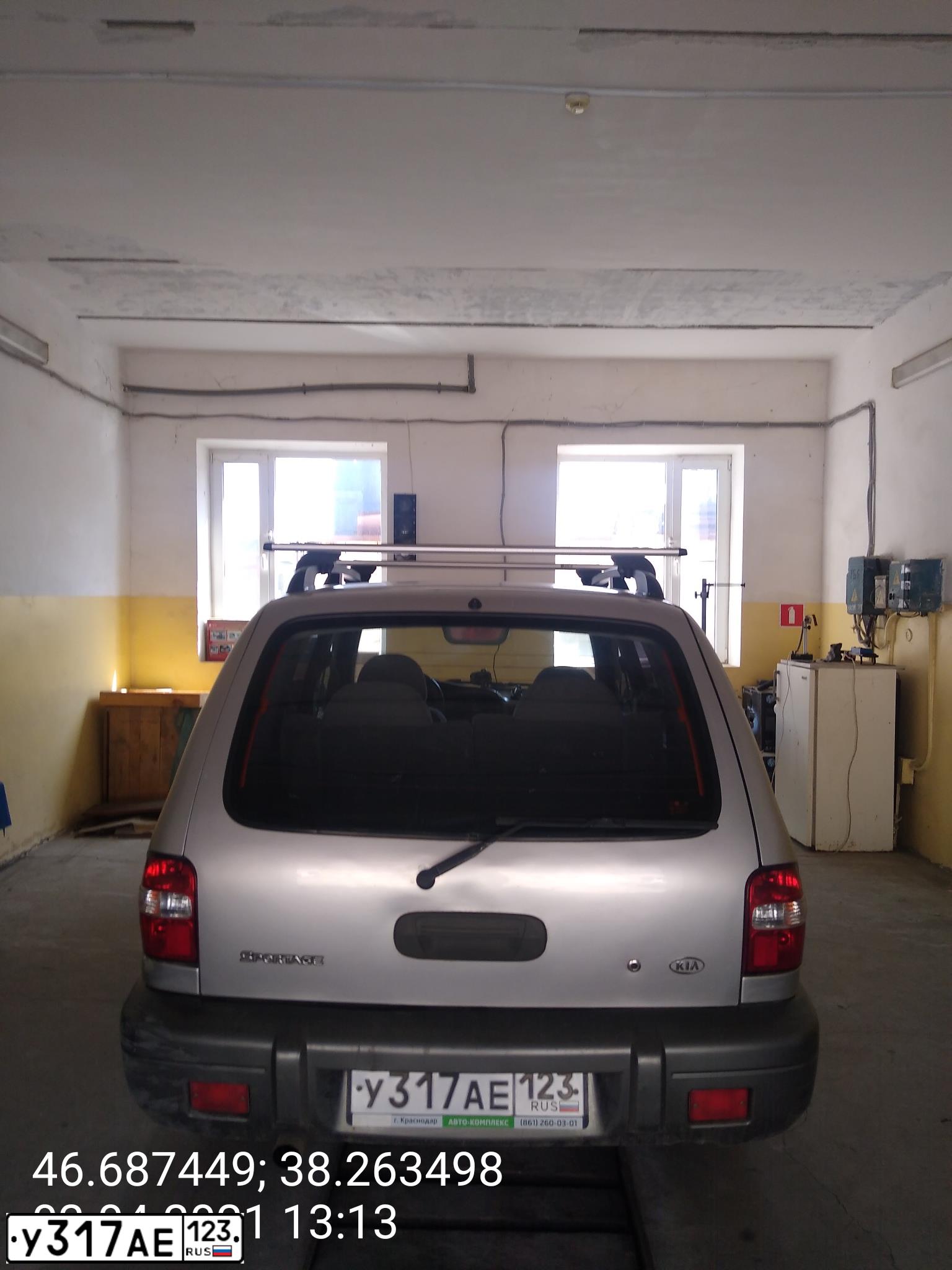 Фото автомобиля KIA SPORTAGE, 2004 — госномер У317АЕ123. Цвет: серебристый