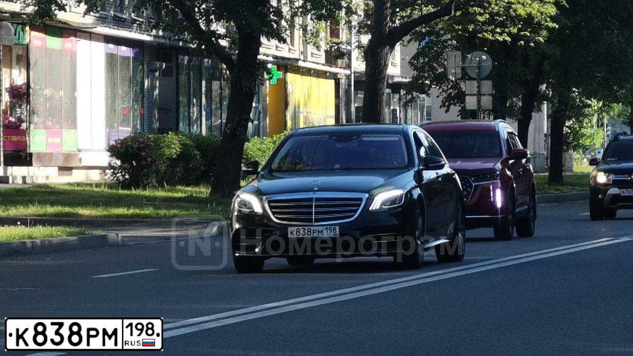 Фото автомобиля LANDROVER RANGE ROVER, 2020 — госномер К838РМ198. Цвет: ЧЕРНЫЙ