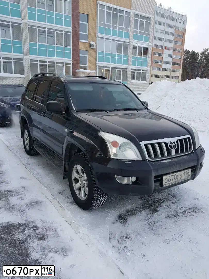 Фото автомобиля TOYOTA LANDCRUISER, 2006 — госномер Р676УВ174. Цвет: ЧЕРНЫЙ