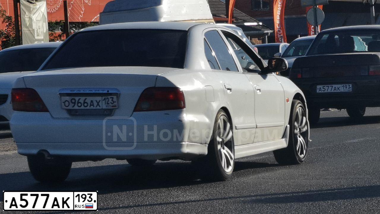 Фото автомобиля MERCEDES E-KLASSE, 1997 — госномер Р263СА29. Цвет: Темно-синий