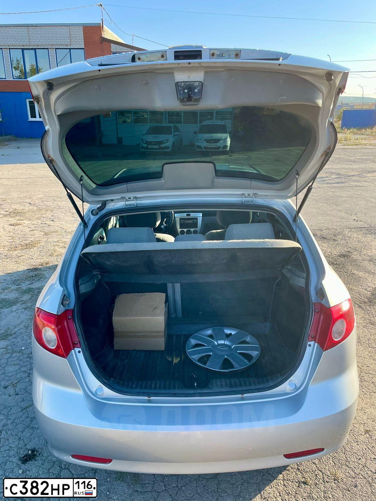 Фото автомобиля CHEVROLET LACETTI, 2008 — госномер М717ОМ164. Цвет: Серебристый