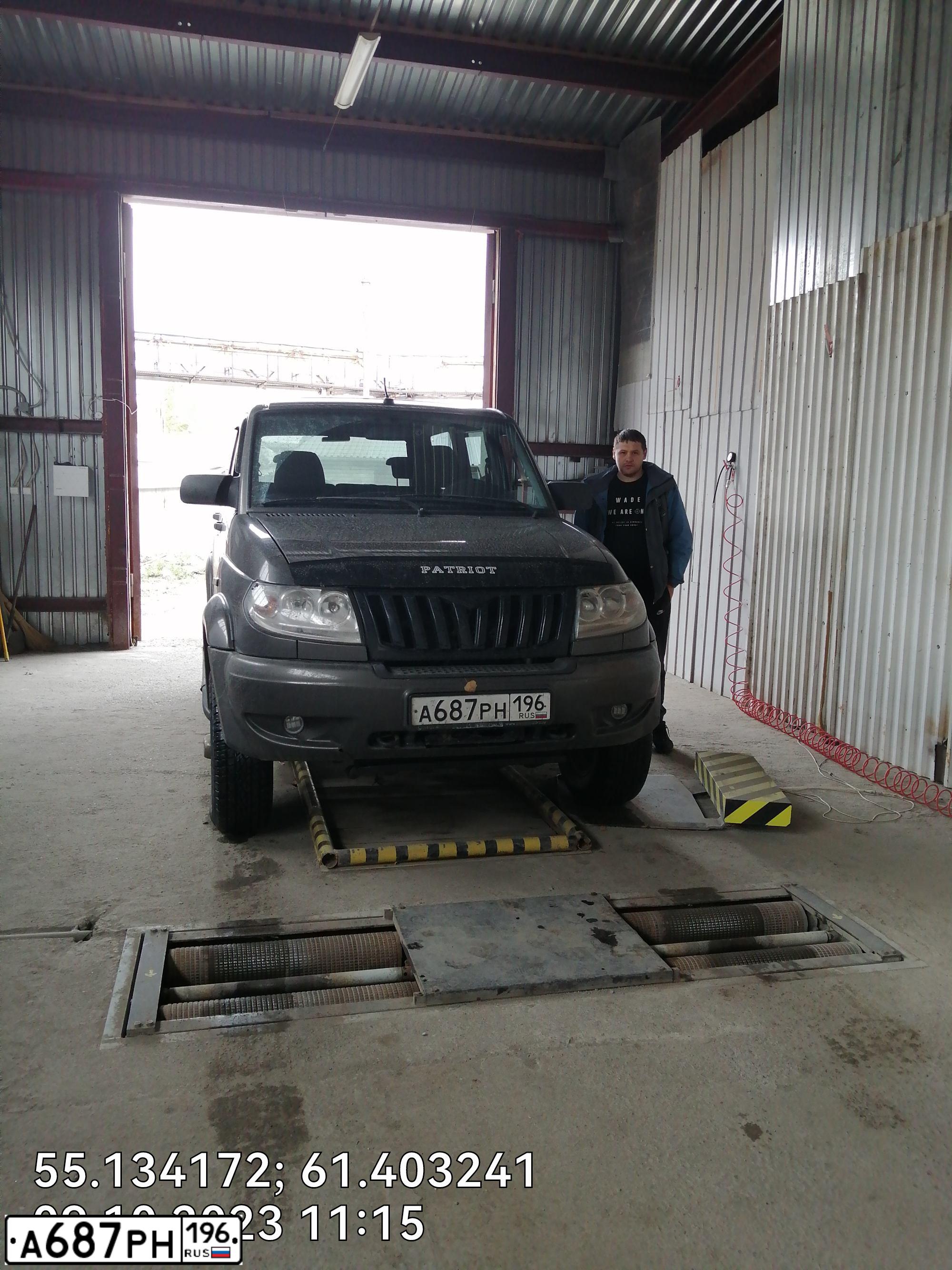 Фото автомобиля UAZ 3163 PATRIOT, 2014 — госномер Т889ОО196. Цвет: Ричмо-металлик