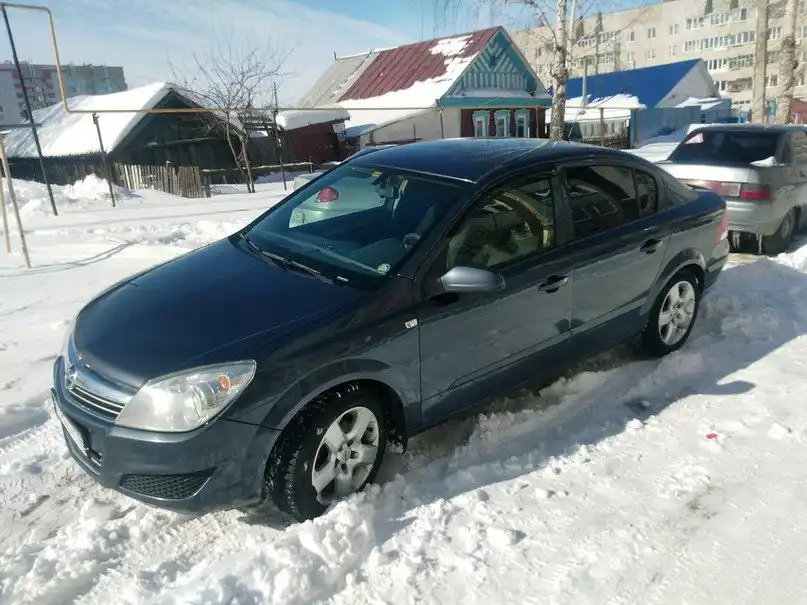 Фото автомобиля OPEL ASTRA, 2008 — госномер М206НА21. Цвет: Темно-синий
