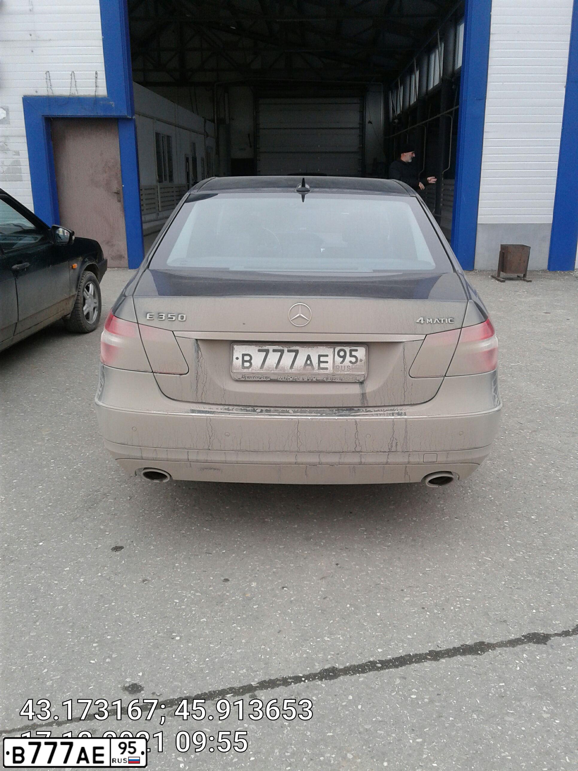 Фото автомобиля MERCEDES E-KLASSE, 2011 — госномер В777АЕ95. Цвет: ЧЕРНЫЙ