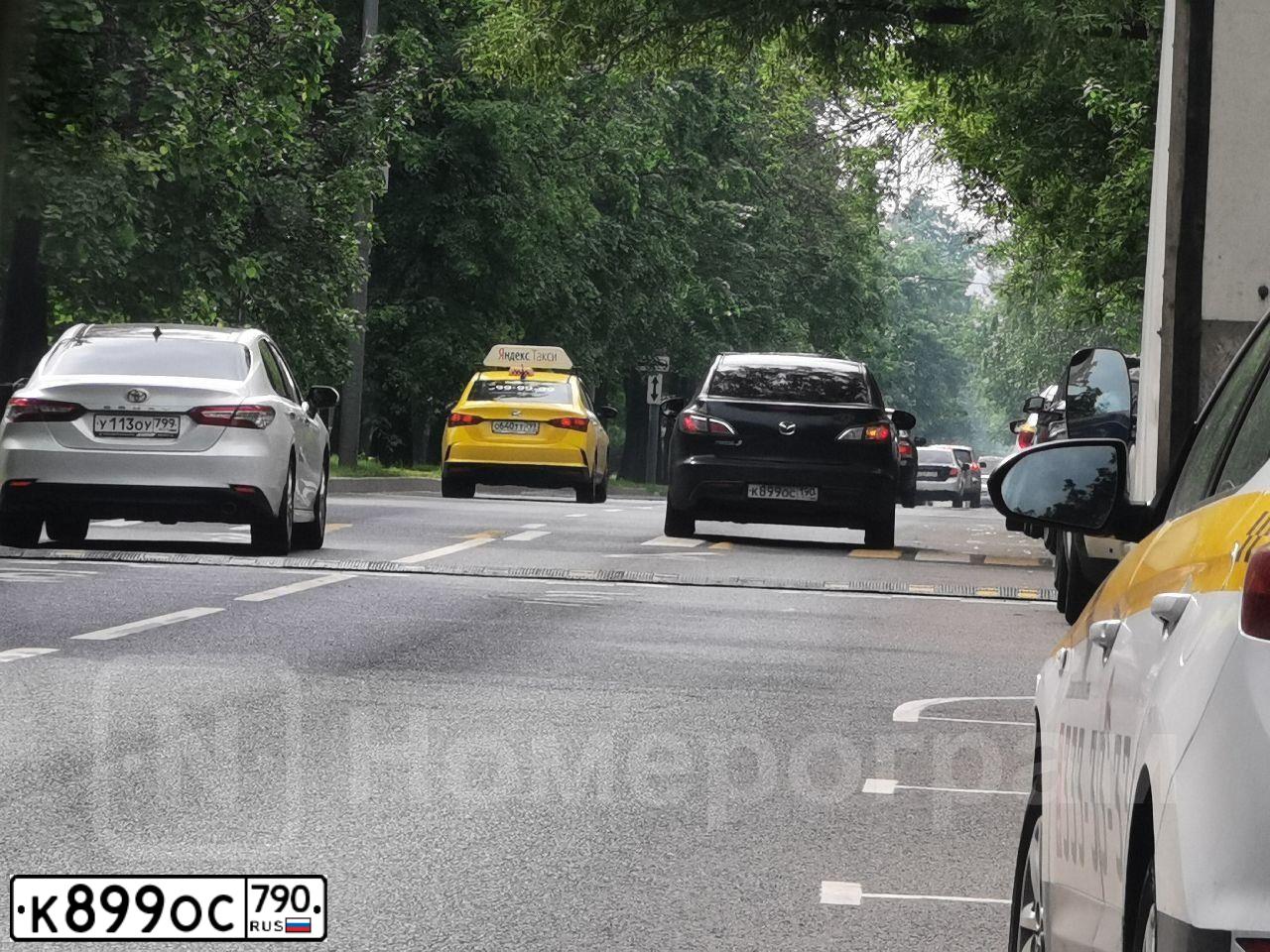 Фото автомобиля TOYOTA LANDCRUISER, 2005 — госномер С400ЕХ86. Цвет: ЗОЛОТИСТЫЙ