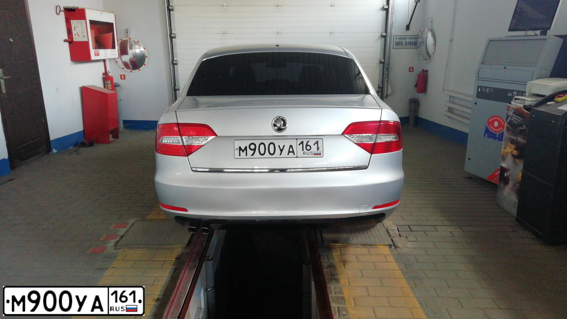 Фото автомобиля SKODA SUPERB, 2014 — госномер М900УА161. Цвет: БЕЛЫЙ