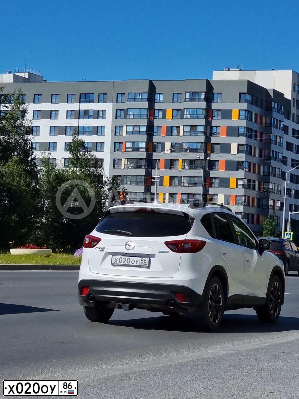 Фото автомобиля KIA SORENTO, 2010 — госномер Х020ОУ86. Цвет: Белый