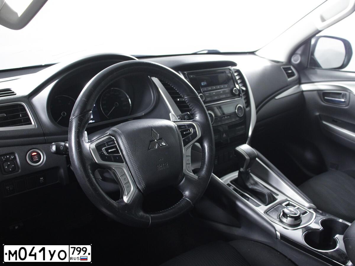 Фото автомобиля MITSUBISHI PAJERO, 2018 — госномер О749ХЕ44