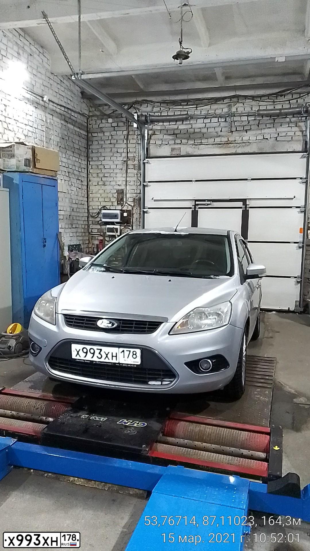 Фото автомобиля FORD FOCUS, 2008 — госномер Х993ХН178. Цвет: Серебристый