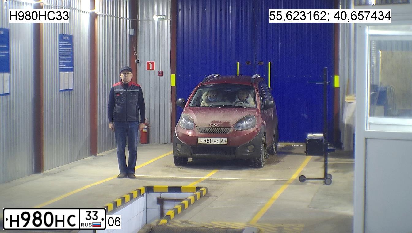 Фото автомобиля CHERY INDIS /S18/, 2012 — госномер У980УС33. Цвет: Красный