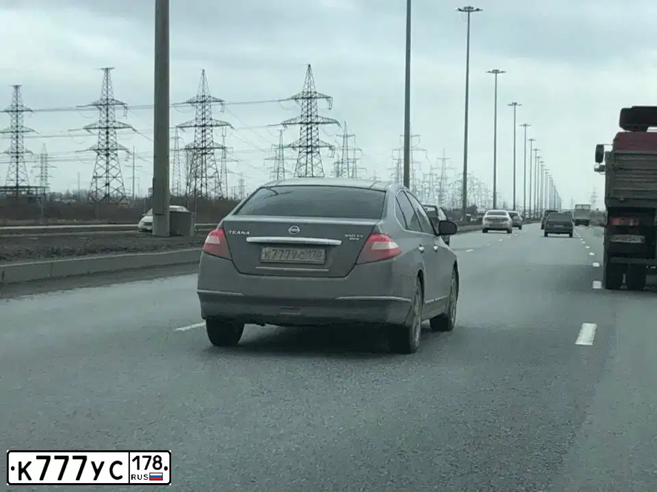 Фото автомобиля BMW X1, 2013 — госномер М086ТМ198. Цвет: Белый