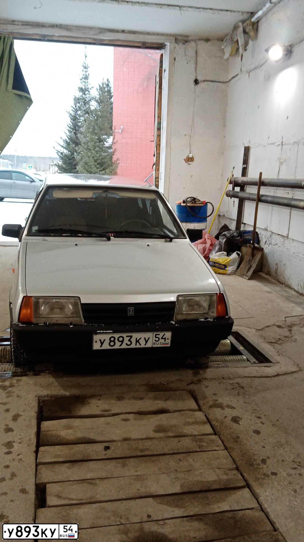 Фото автомобиля ВАЗ 21093, 2003 — госномер Х335ВА154. Цвет: СВЕТЛО-СЕРЕБРИСТ МЕТАЛЛИК