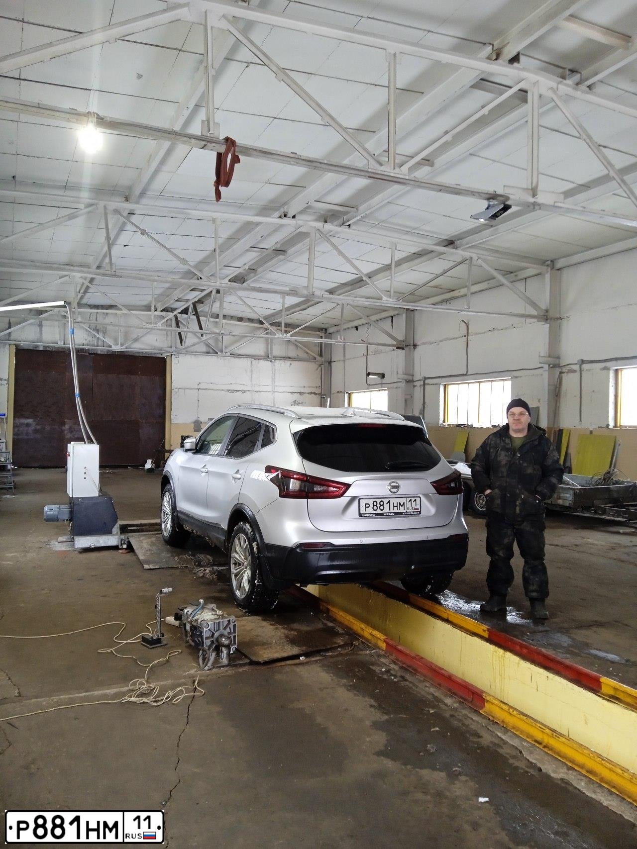 Фото автомобиля NISSAN QASHQAI, 2020 — госномер Р195ХР11. Цвет: Белый