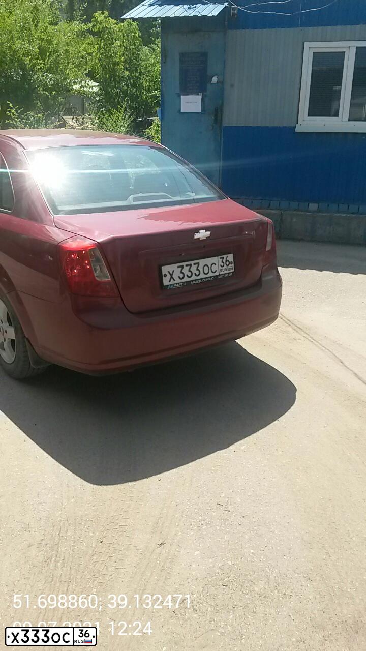 Фото автомобиля CHEVROLET LACETTI, 2006 — госномер Х333ОС36. Цвет: СЕРЕБРИСТО - КРАСНЫЙ