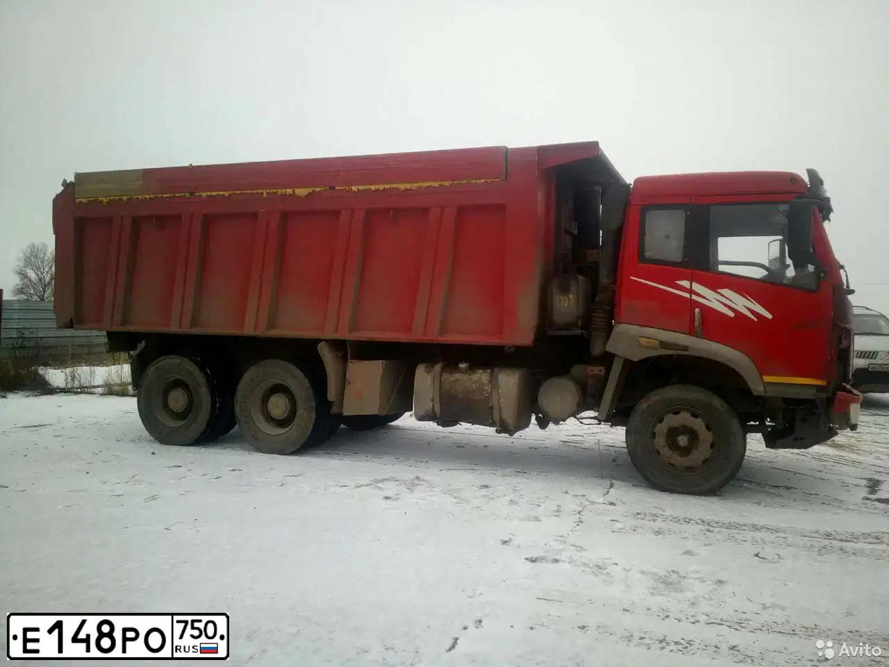 Фото автомобиля FAW 325 /6X4/, 2008 — госномер Е148РО750. Цвет: Красный