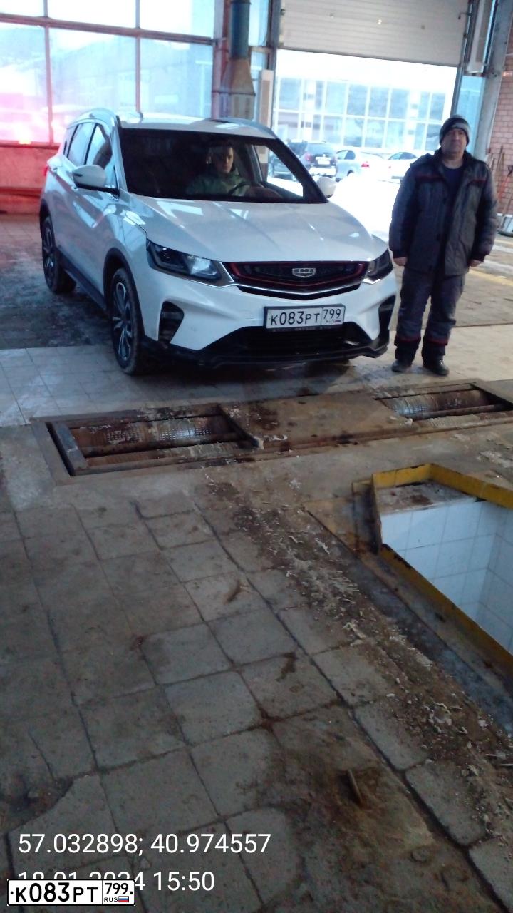Фото автомобиля GEELY COOLRAY, 2020 — госномер К083РТ799. Цвет: Белый