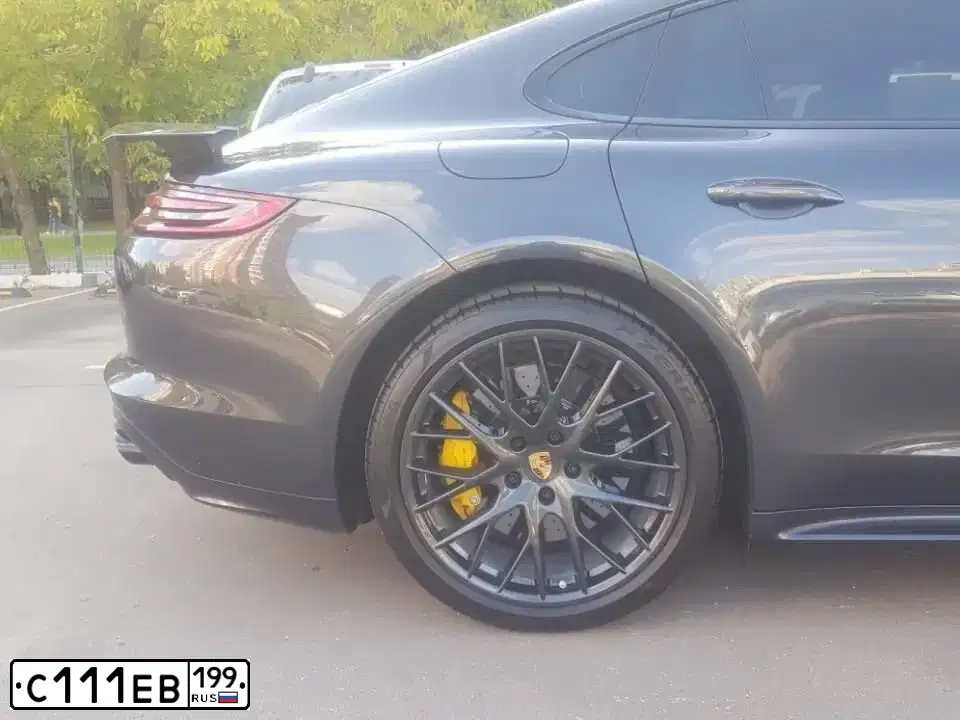 Фото автомобиля PORSCHE PANAMERA, 2018 — госномер В043РВ797. Цвет: Серебристый