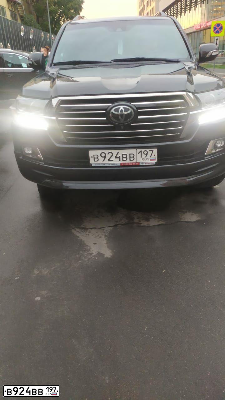 Фото автомобиля TOYOTA LANDCRUISER 200, 2018 — госномер В924ВВ197. Цвет: ЧЕРНЫЙ