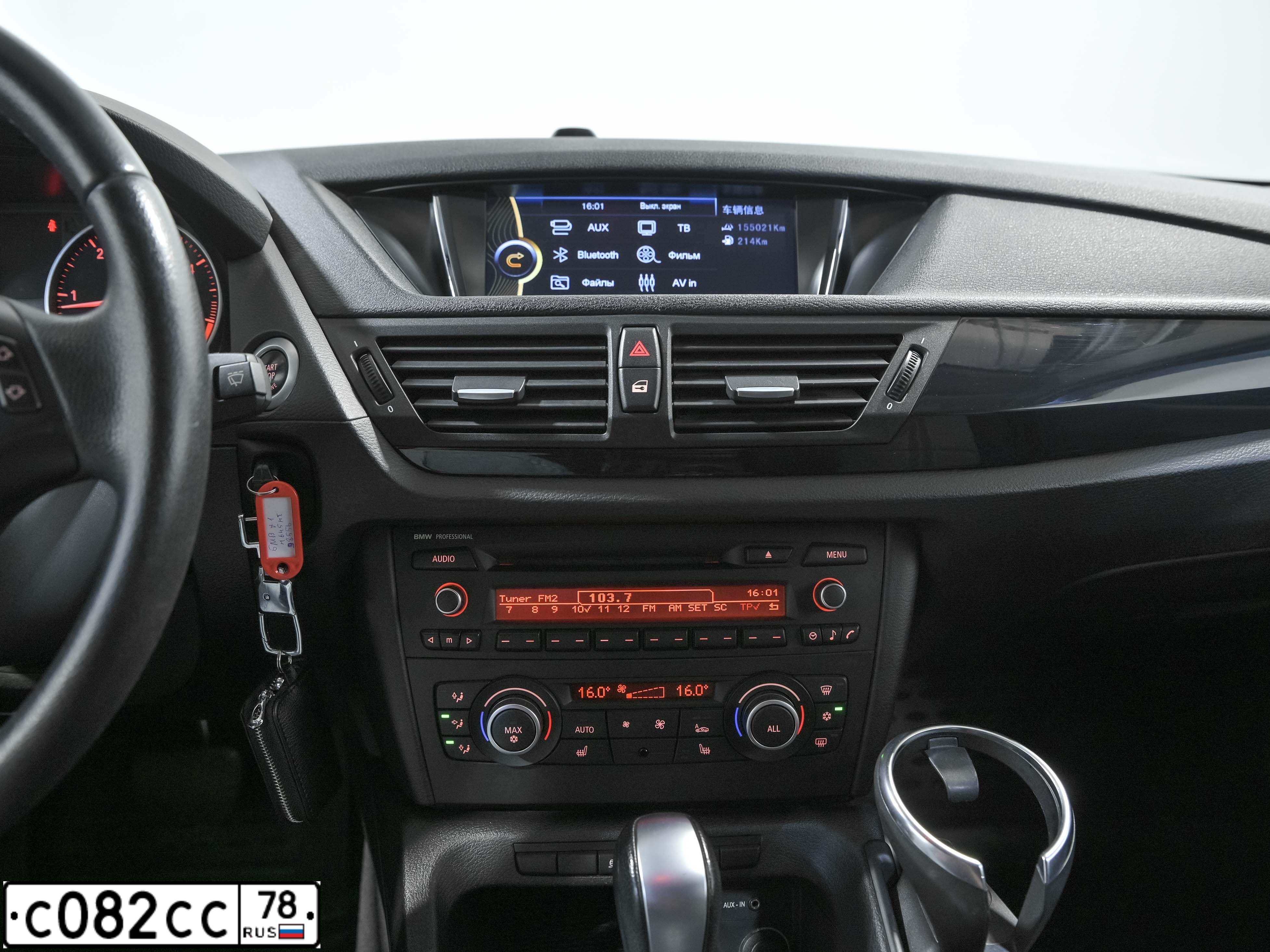 Фото автомобиля VOLKSWAGEN GOLF, 2012 — госномер С082СС78. Цвет: Красный