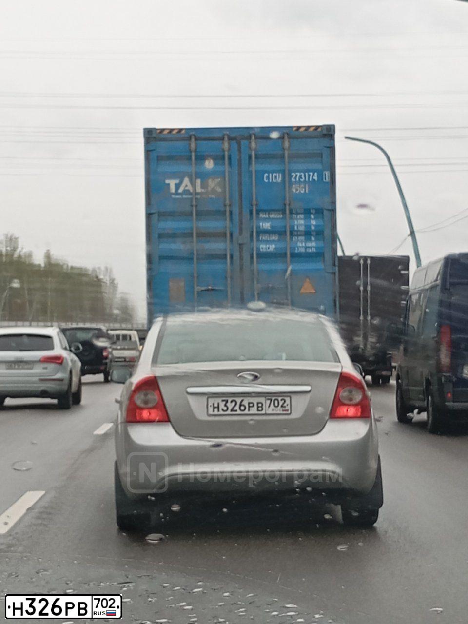 Фото автомобиля FORD FOCUS, 2011 — госномер Н326РВ702. Цвет: Серебристый