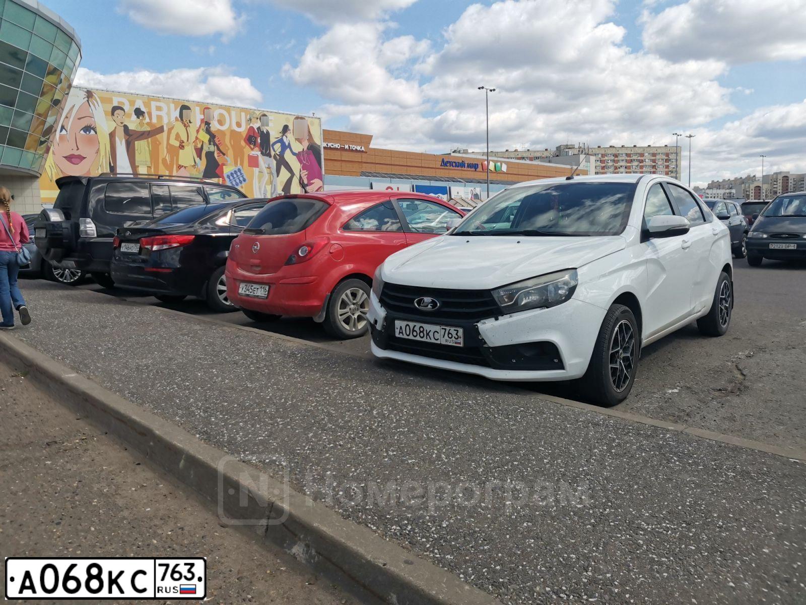 Фото автомобиля LADA VESTA, 2018 — госномер А068КС763. Цвет: БЕЛЫЙ