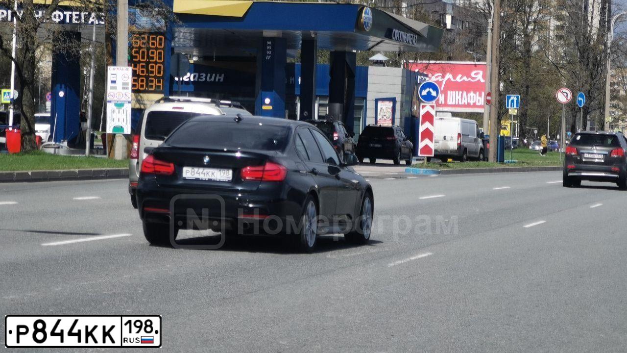 Фото автомобиля BMW SERIE 3, 2016 — госномер Р844КК198. Цвет: ЧЕРНЫЙ