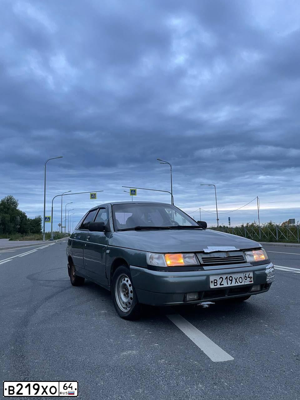 Фото автомобиля LADA 2112, 2004 — госномер Р319ХВ64. Цвет: СРЕДНИЙ СЕРО-ЗЕЛЕНЫЙ МЕТАЛЛ