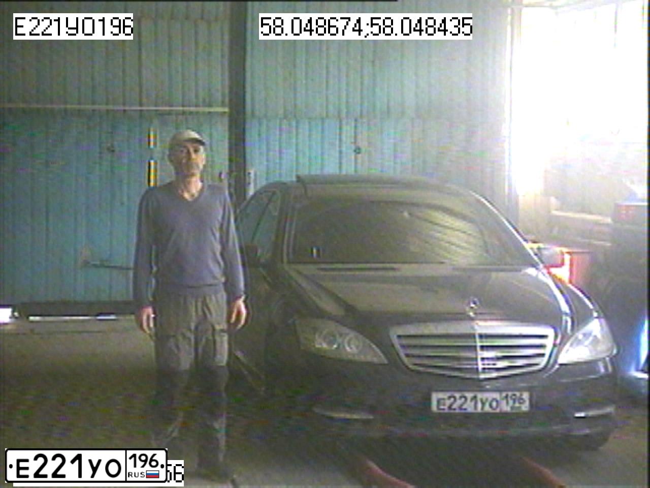 Фото автомобиля MERCEDES S-KLASSE, 2008 — госномер Е221УО196. Цвет: ЧЕРНЫЙ
