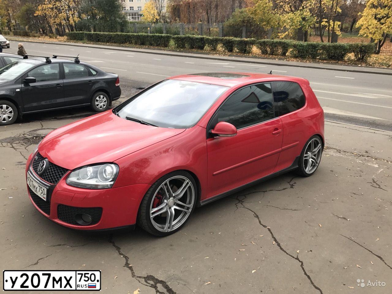 Фото автомобиля FORD FOCUS, 2010 — госномер Е636НЕ190. Цвет: Белый