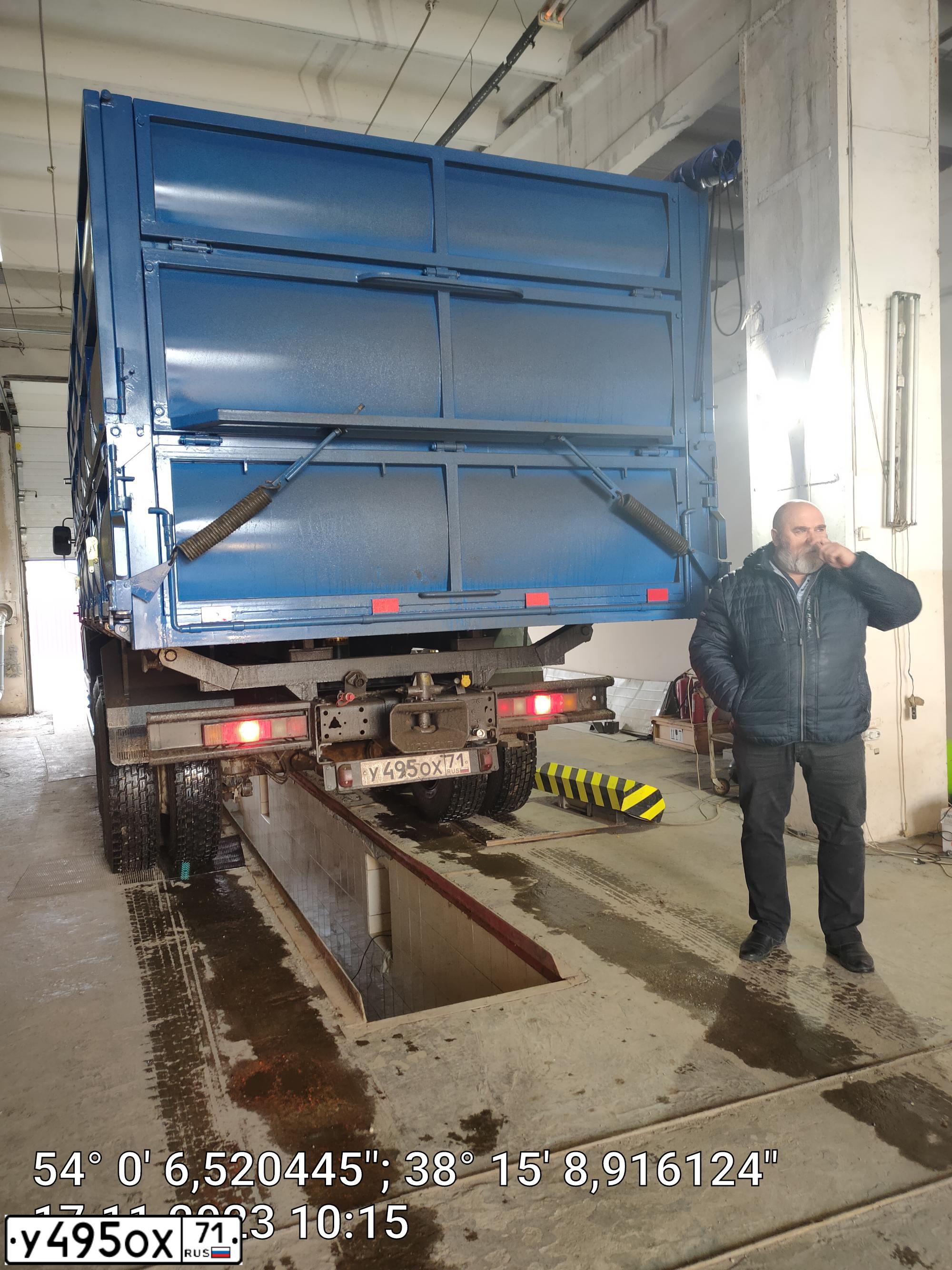 Фото автомобиля KAMAZ Z 53215 6X4, 2013 — госномер У495ОХ71. Цвет: синий