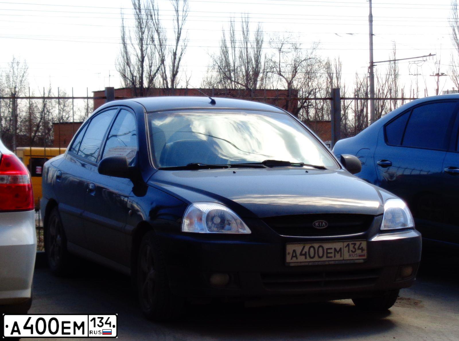 Фото автомобиля KIA RIO, 2005 — госномер В410СК134. Цвет: ЧЕРНЫЙ