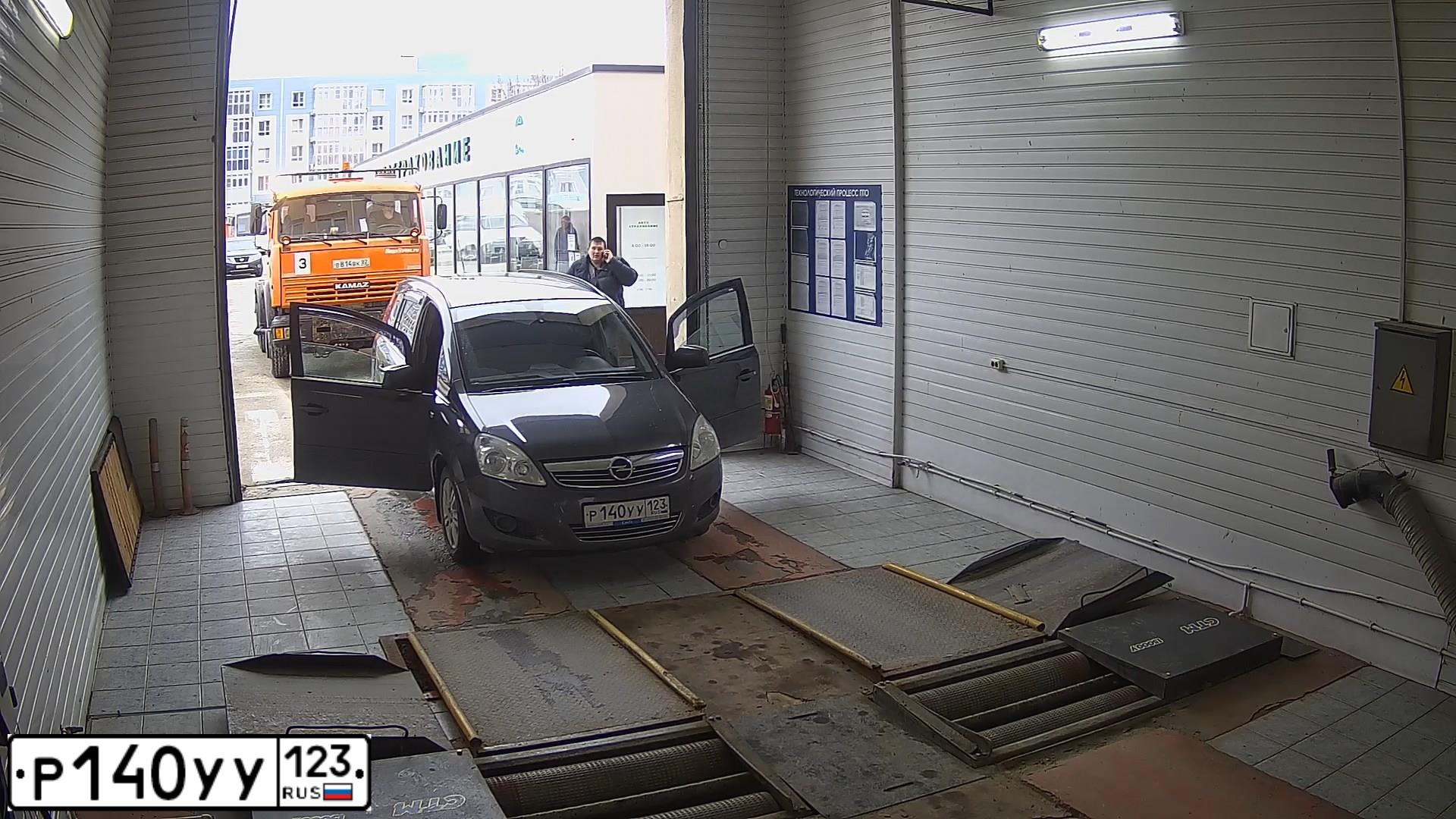 Фото автомобиля OPEL ZAFIRA, 2010 — госномер Р171МА190. Цвет: ТЕМНО-СЕРЫЙ